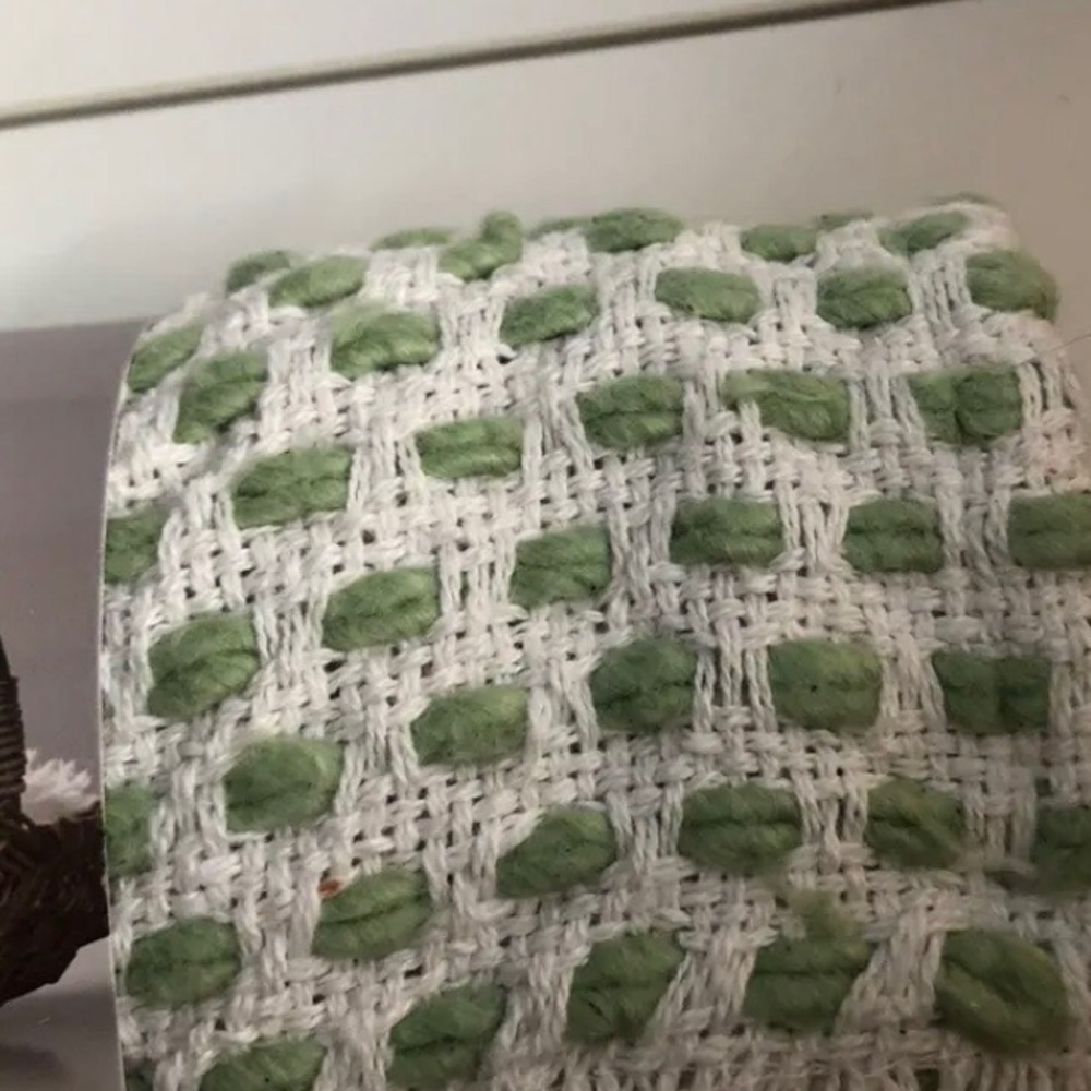 Celebrate Easter Table Runner 14*72 green and white